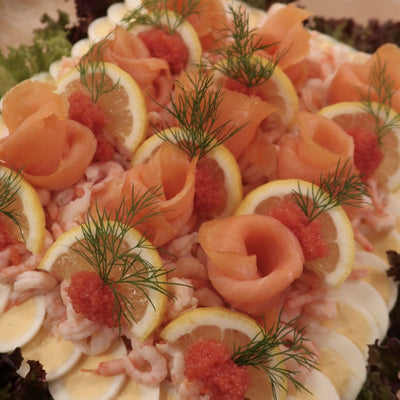 Smörgåstårta med lax & räkor