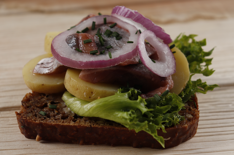 Smörrebröd matjessill & potatis