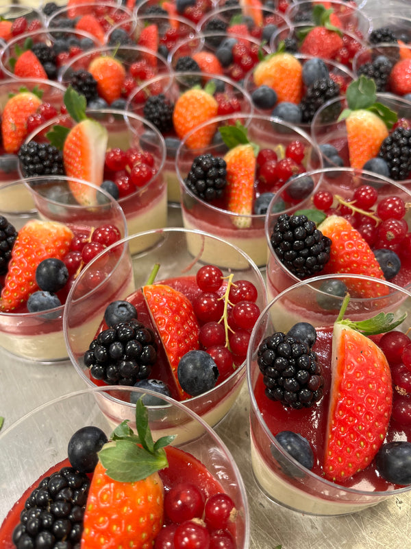 Vaniljpannacotta med bär