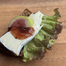 Kanapé med brieost och fikonmarmelad