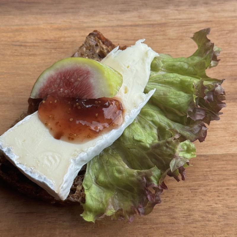 Kanapé med brieost och fikonmarmelad